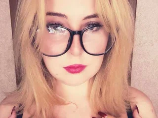 JuliyaGold webcam livesex profile in brown-hair cams
